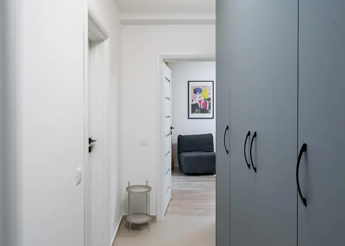 Plaza 106 Apartment *