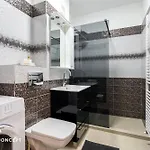 Apartament Plaza 106 *